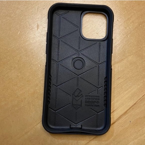 NWOT iPhone 11 Pro Protective, Case Commuter Series - Picture 3 of 5